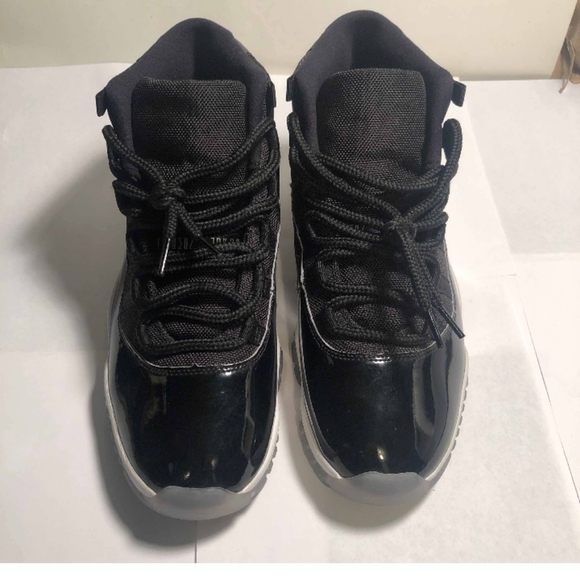 Jordan 11s space jam - Picture 3 of 7